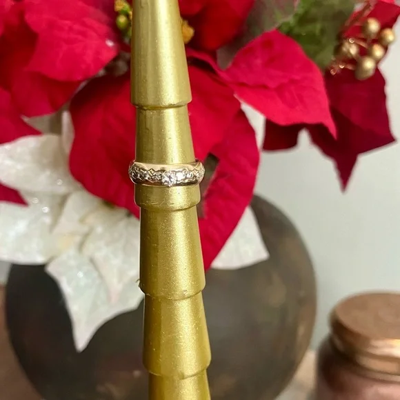 ANTIQUE Edwardian 14k Gold Five-Stone Diamond Ring - Picture 14 of 15